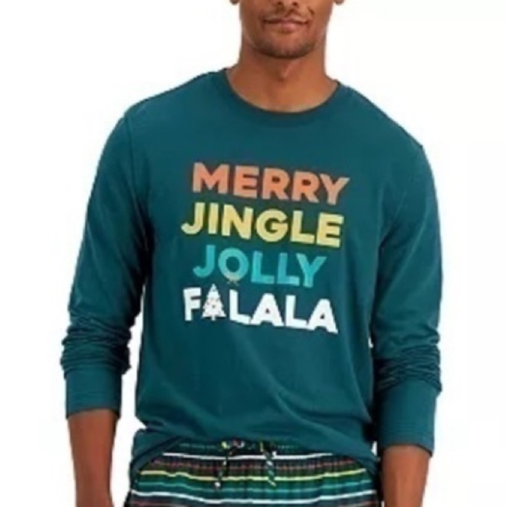 FAMILY PAJAMAS Men's Merry Jingle Mix It top, shirt scoop neckline; pullover S